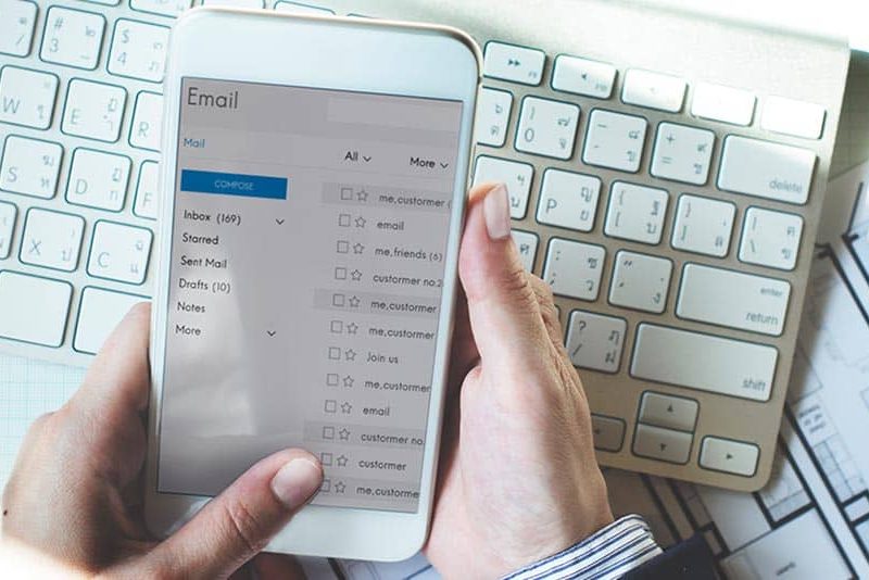 email-app-on-mobile